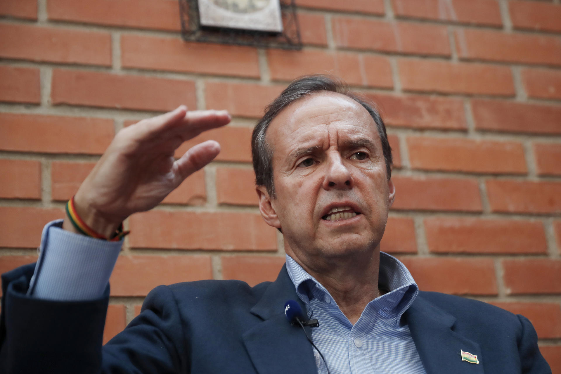 El expresidente y candidato a la presidencia de Bolivia, Jorge Tuto Quiroga, habla durante una entrevista con EFE este martes, en La Paz (Bolivia). EFE/ Rodrigo Sura