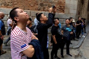 Imagen de archivo de un grupo de turistas chinos en su visita a Toledo.EFE/Ismael Herrero