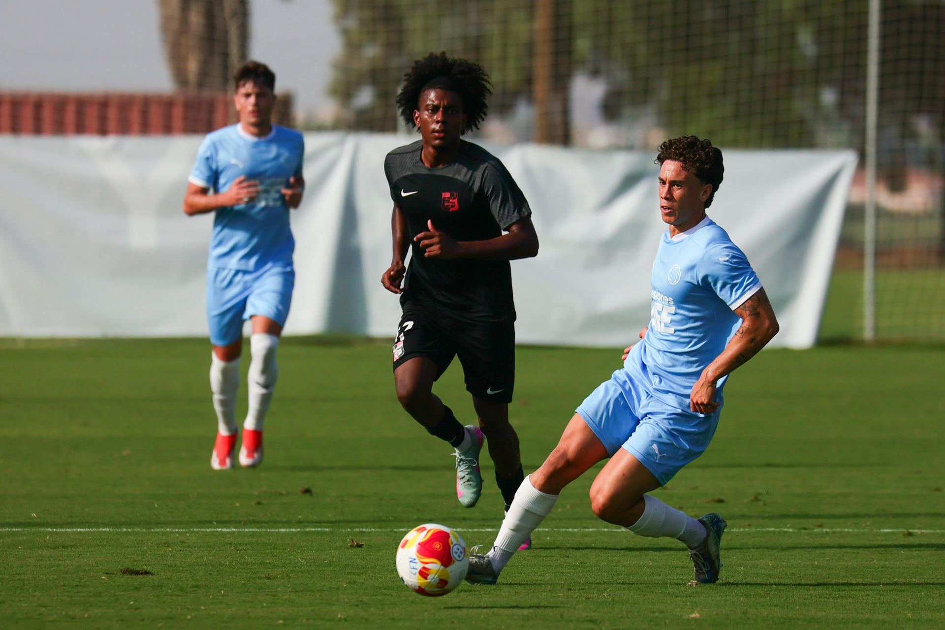 Un momento del encuentro entre la selección AFE y La Nucía, este sábado, en Mutxamell (Alicante). La selección de la 38ª edición de Sesiones AFE cayó derrotada este sábado en Bonalba (0-4) ante La Nucía, rival que competirá la próxima temporada en Tercera Federación y que fue muy superior, sobre todo en la segunda parte. EFE/ Afe Fútbol/SÓLO USO EDITORIAL/SÓLO DISPONIBLE PARA ILUSTRAR LA NOTICIA QUE ACOMPAÑA (CRÉDITO OBLIGATORIO)