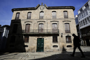 Fachada de la Casa Cornide, en la Cidade Vella de A Coruña. EFE/ Cabalar