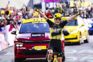 La francesa Pauline Ferrand-Prévot (Team Visma) dejó este sábado casi sentenciado el Tour de Francia femenino tras exhibirse en la octava y penúltima etapa en la subida al Col de la Madeleine, en cuya cima se impuso con autoridad para quedar a un solo paso de alzarse con el triunfo final. EFE/EPA/JEAN-CHRISTOPHE BOTT