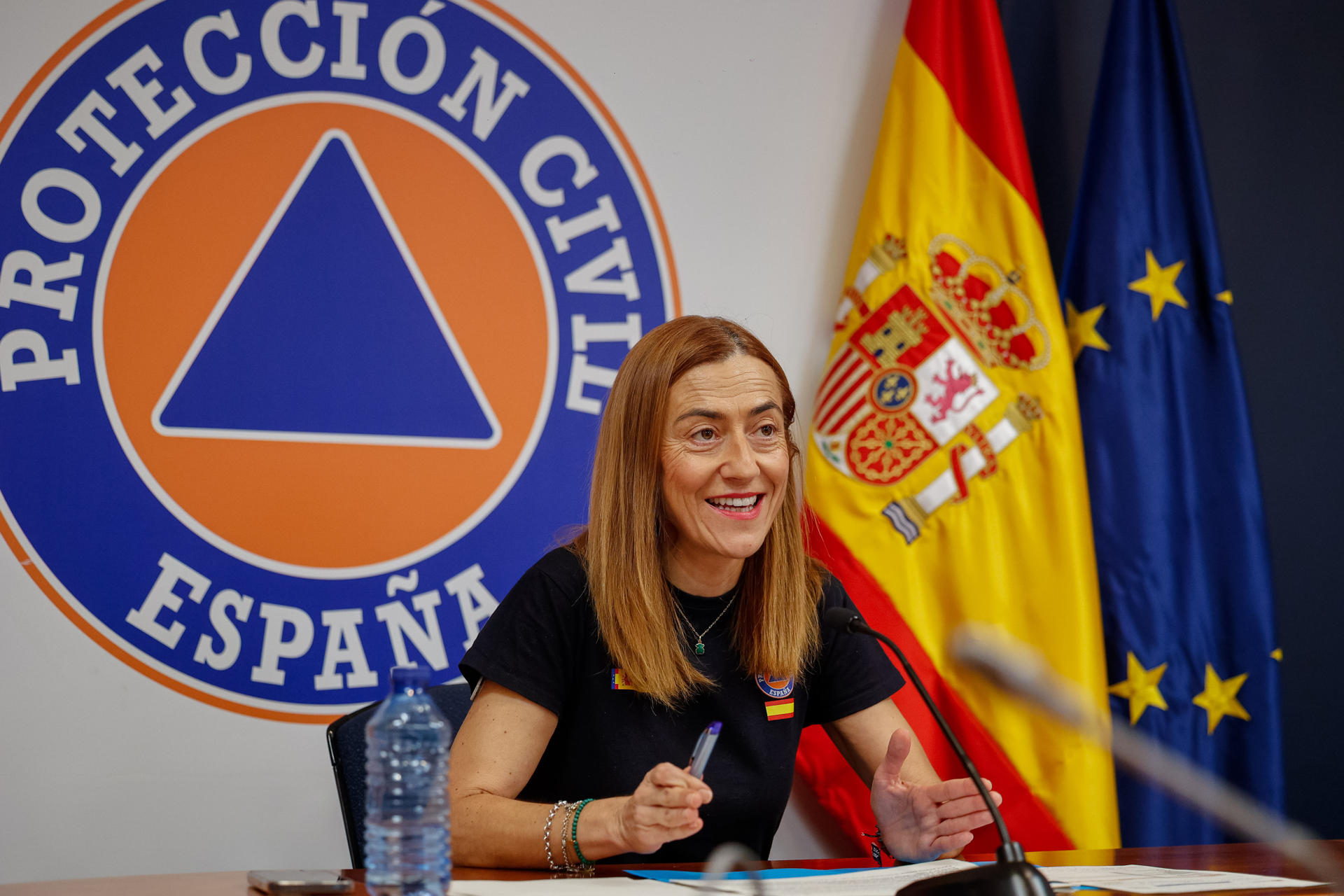 La directora general de Protección Civil, Virginia Barcones, comparece este sábado en Madrid tras la reunión del CECOD para informar sobre los incendios activos en España. EFE/Daniel González