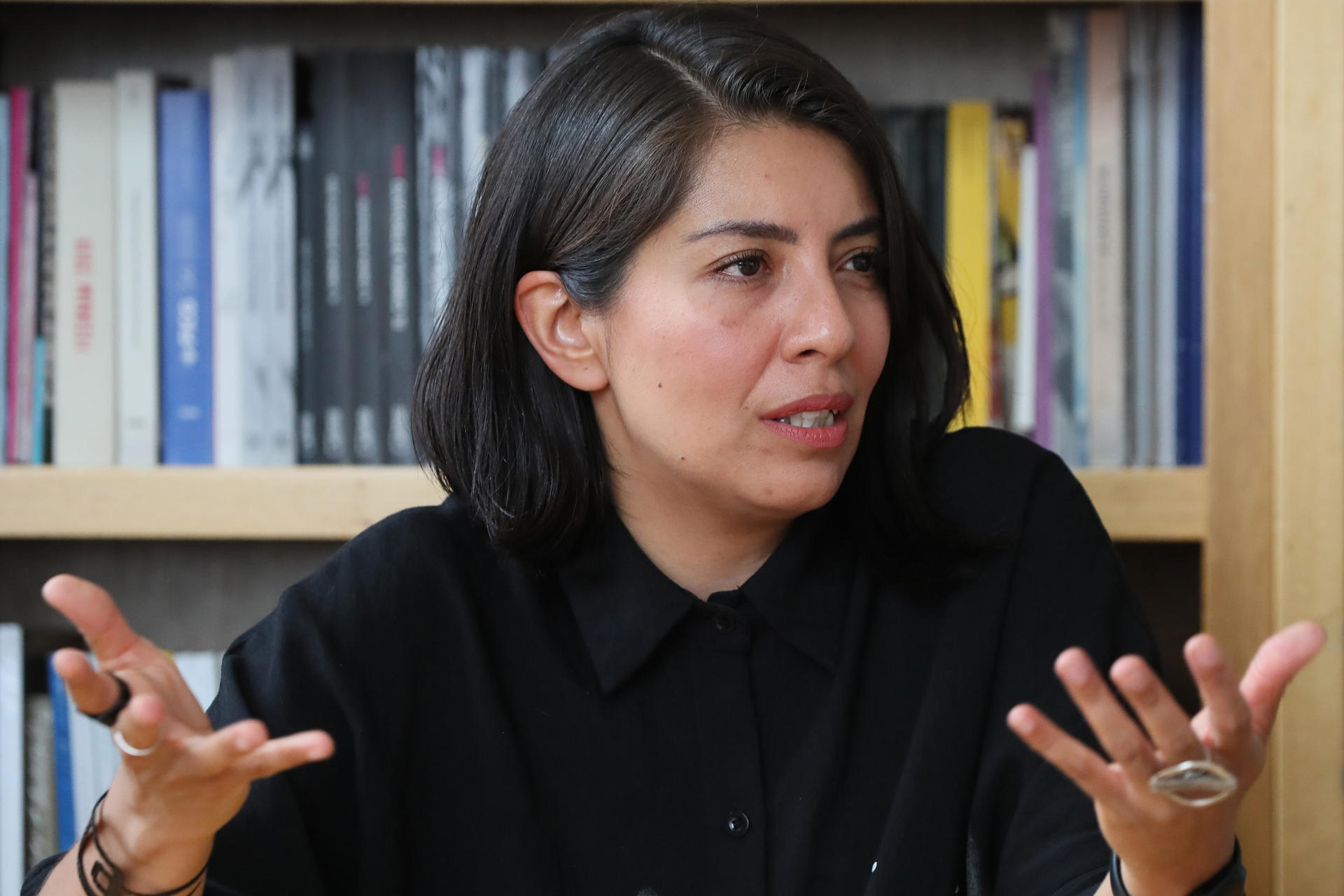 La escritora mexicana Berenice Andrade habla en una entrevista con EFE este sábado, en Ciudad de México (México). EFE/ Mario Guzmán