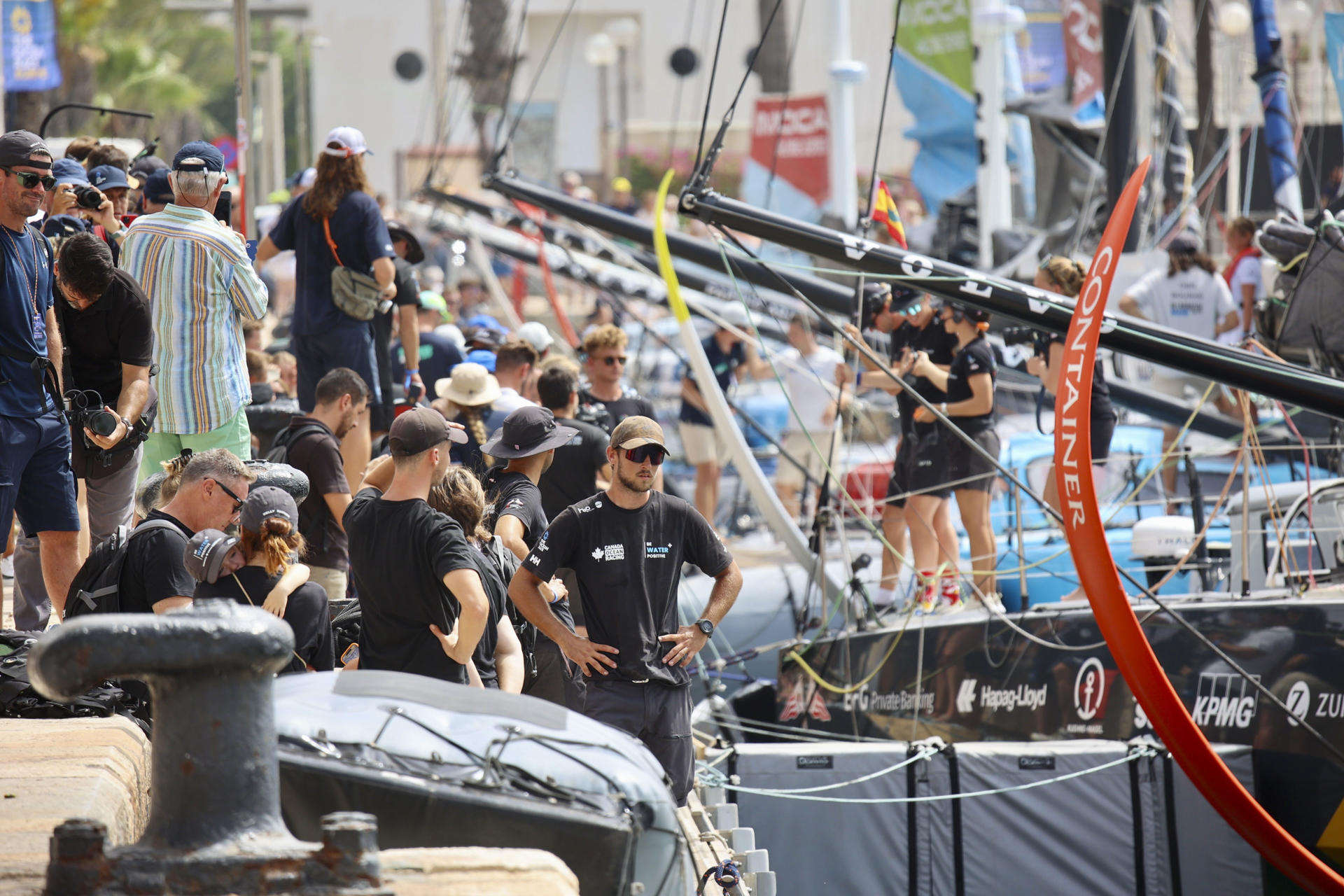 Los equipos participantes en The Ocean Race Europe han zarpado esta tarde desde el puerto de Cartagena rumbo a Niza, en la etapa que marca el inicio del tramo Mediterráneo de la competición, bajo la expectación de numerosos aficionados y con condiciones favorables de viento para la navegación. EFE/Juan Carlos Caval