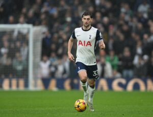 Fotografía de Daniel Hambury, en la que puede verse en una imagen de archivo del 1 de diciembre de 2024 al futbolista del Tottenham Hotspur's Ben Davies. EFE. Sólo uso editorial.