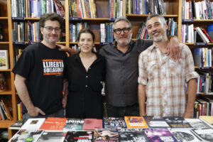 Sergi López (2d) y Laia Marull (2i) dan "el máximo con lo mínimo" en 'La tierra negra', un drama rural, místico y humanista, dirigido por Alberto Morais (d) que llega este viernes a los cines dirigido por Alberto Morais ('La madre') con un toque de sobriedad y experimentación que a los intérpretes les ha sabido "a gloria", confiesa a EFE la protagonista. Junto a ellos, Andrés Gertrúdix (i) interpreta a un hermano que trata de tomar las riendas de su trabajo y su destino. EFE/ Mariscal