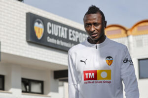 Fotografía de Manuel Bruque, en la que puede verse en una imagen de archivo del 4 de enero de 2025 al delantero nigeriano Umar Sadiq. EFE