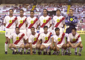 Equipo del Rayo Vallecano: arriba de izquierda a derecha: Bolic, Bolo, Quevedo, Pablo Sanz, De Quintana, Lopetegui; abajo de izquierda a derecha Alcázar, Setvalls, Cota, Helder y Luis Cembranos. Disputó al equipo andorrano Costellació el encuentro de vuelta de su clasificación para disputar la Copa de la UEFA 2000-2001 en foto de archivo de ALBERTO MARTIN