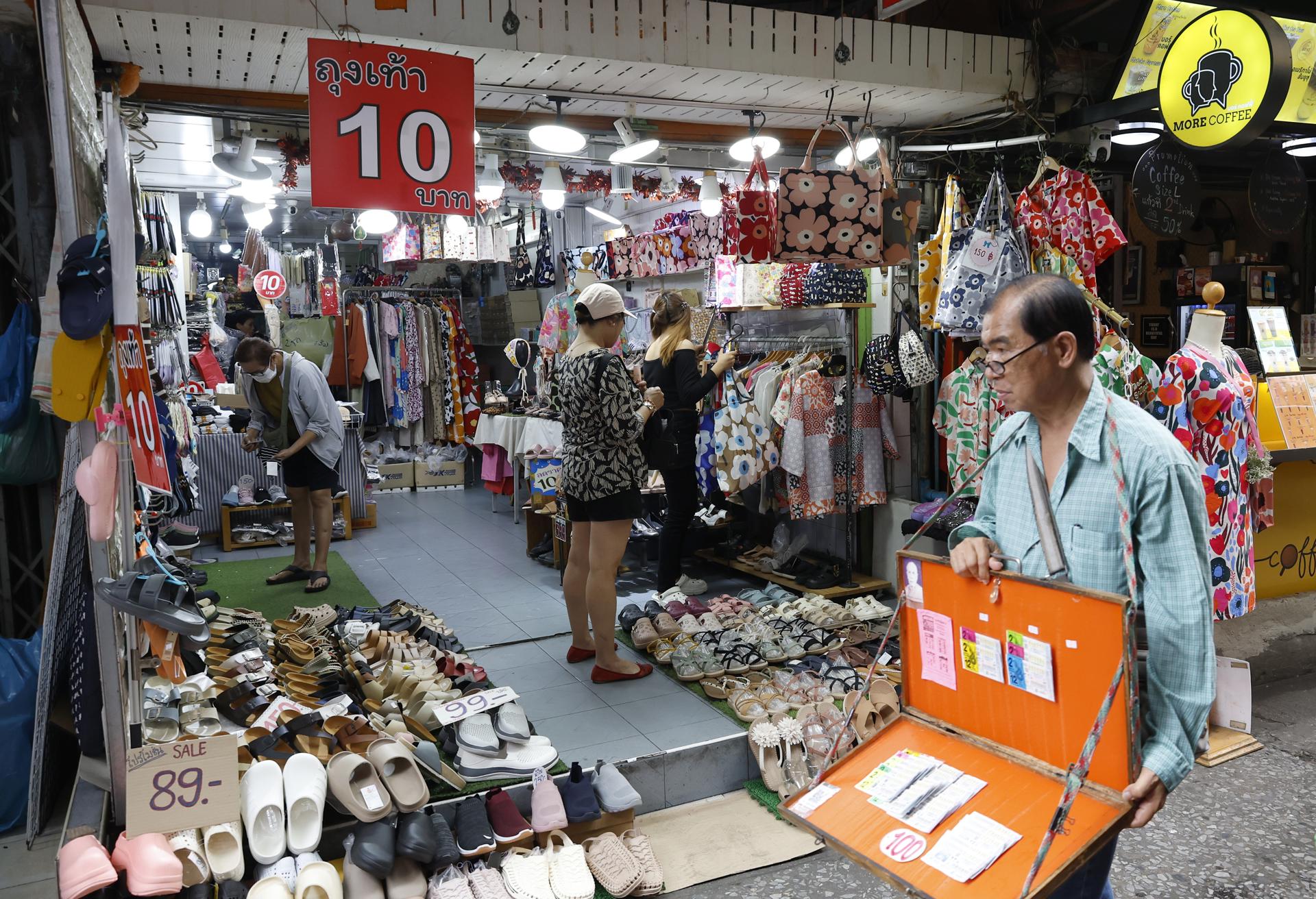 Fotografía de archivo de un mercado de Bangkok.
EFE/EPA/NARONG SANGNAK