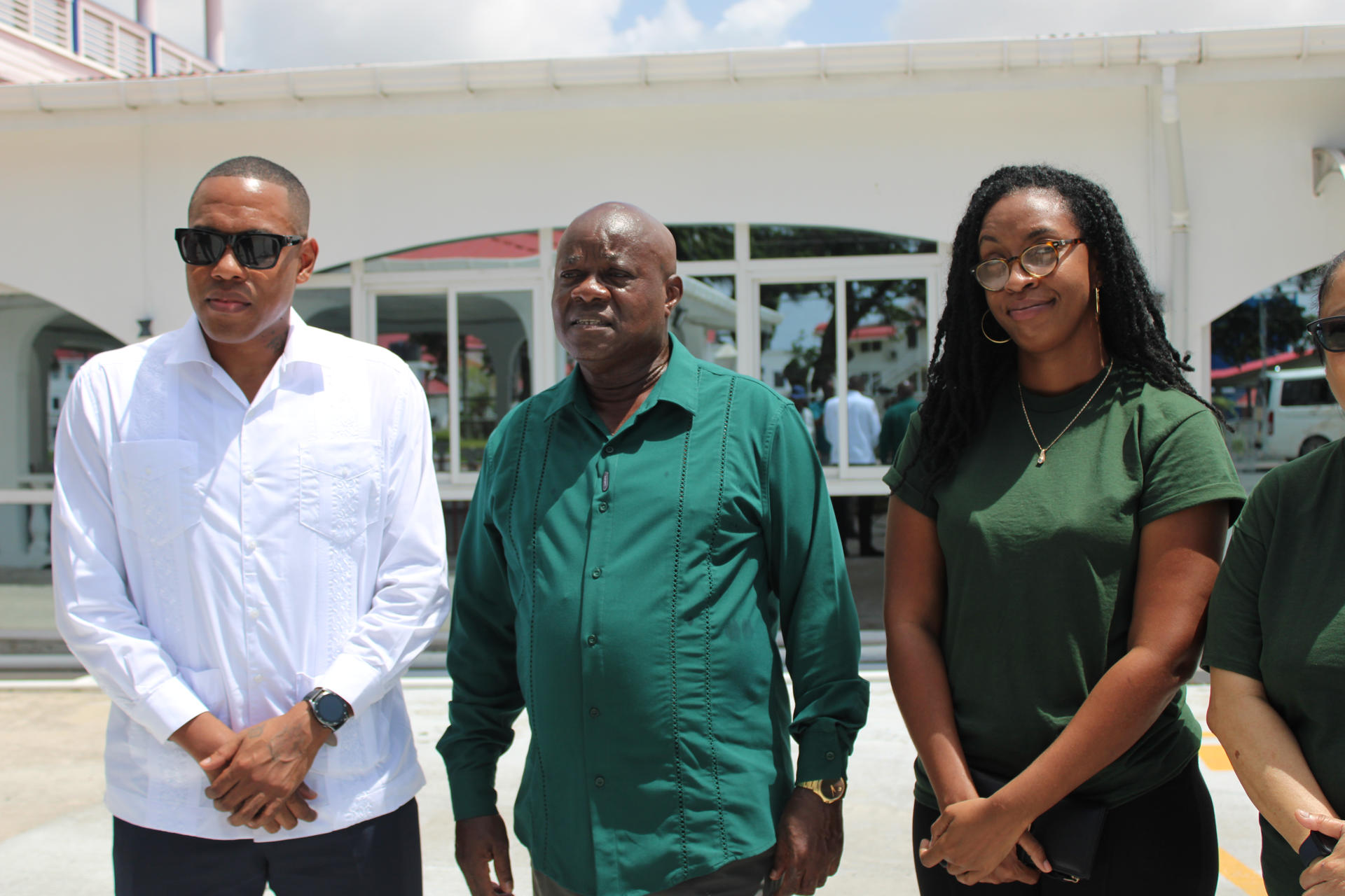 Fotografía del 22 de agosto de 2025 del candidato a la presidencia de Guayana por el partido Alianza para la Unidad Nacional (APNU), Aubrey Norton (c), durante un evento en Georgetown (Guyana). EFE/ Nazima Raghubir