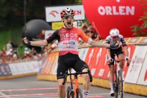 El monegasco Victor Langellotti (Ineos Grenadiers) se impuso este sábado en la penúltima etapa de la Vuelta a Polonia y se hizo con el liderato. EFE/EPA/Grzegorz Momot