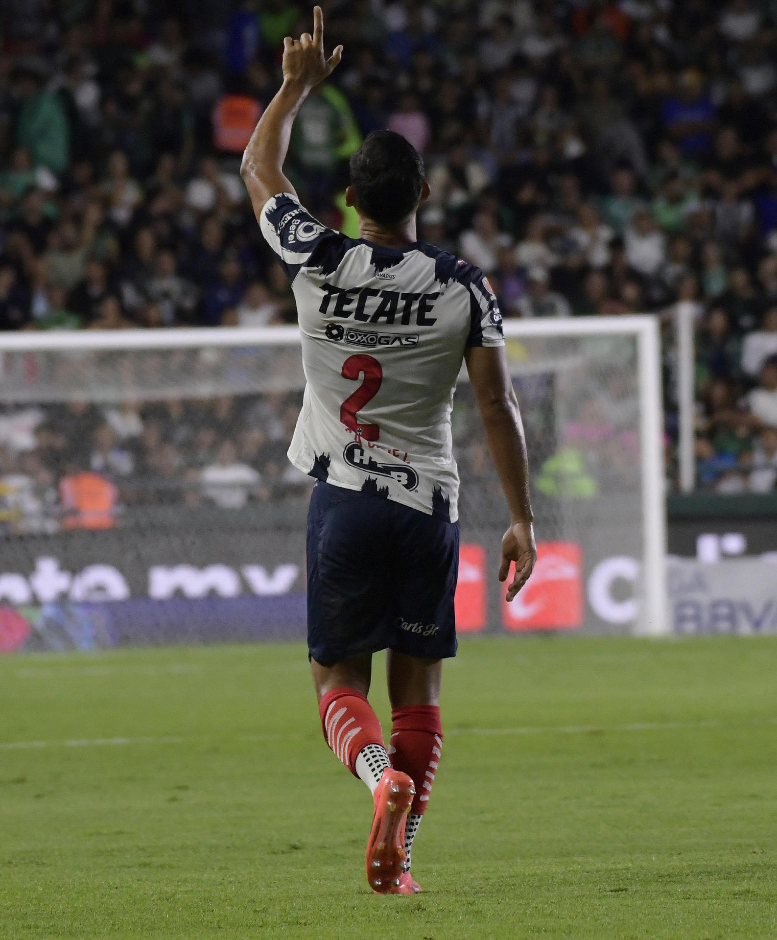 Ricardo Chávez de Monterrey celebra un gol este lunes, en un partido de la Liga MX entre León y Monterrey en el estadio León en Guanajuato (México). EFE/ Luis Ramírez