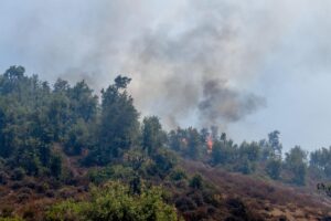 Smoke rises from a forest fire in the Kranekha area near Chefchaouen, Morocco, 13 August 2025. The forest fire has spread towards the forests of Tanqub and Bab Taz driven by strong winds, prompting the intervention of Civil Protection teams, local volunteers and two Canadair fire fighting aircraft. (incendio forestal, Marruecos) EFE/EPA/Jalal Morchidi