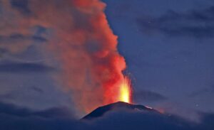 EFE/EPA/YURY DEMYANCHUK/RUSSIAN ACADEMY OF SCIENCES' VOLCANOLOGY INST. -- BEST QUALITY AVAILABLE -- MANDATORY CREDIT -- HANDOUT EDITORIAL USE ONLY/NO SALES