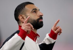 Mohamed Salah, delantero del Liverpool, antes de un partido contra el Leicester City FC, en Liverpool, la temporada pasada. EFE/EPA/ADAM VAUGHAN