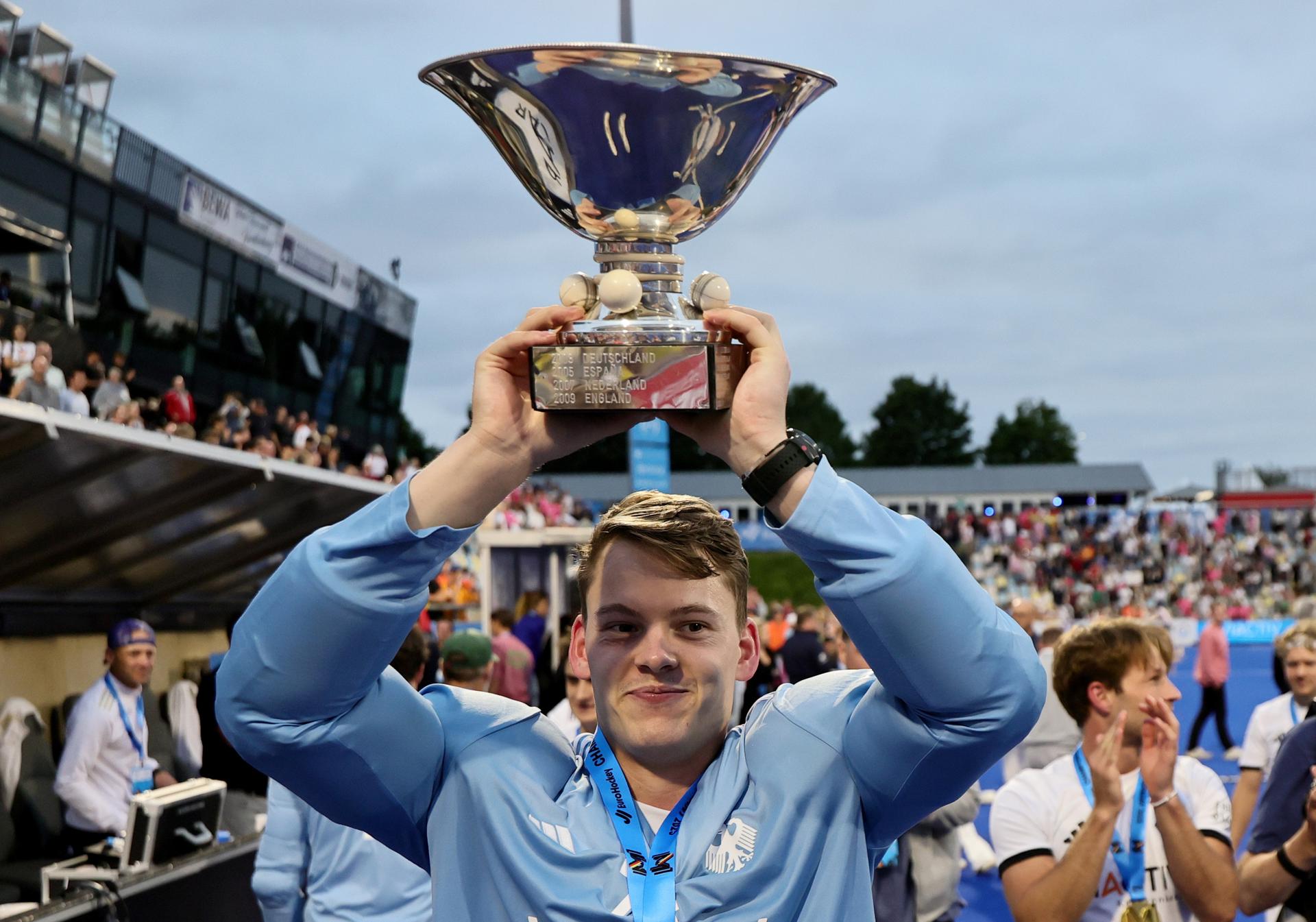 El portero Jean-Paul Danneberg tras la final del EuroHockey Championships 2025 en Moenchengladbach, AlemaniaEFE/EPA/RONALD WITTEK