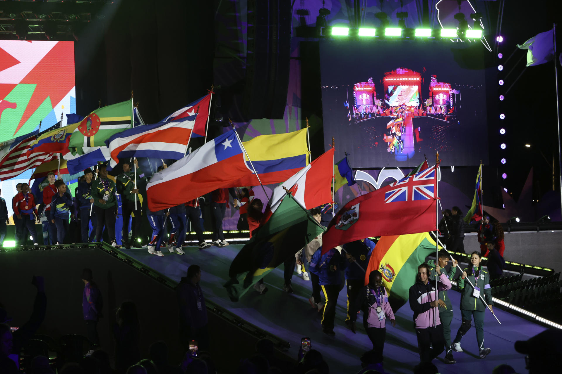 Atletas participan en la ceremonia de clausura de los II Juegos Panamericanos Junior ASU2025. EFE/Rodrigo Sepulveda