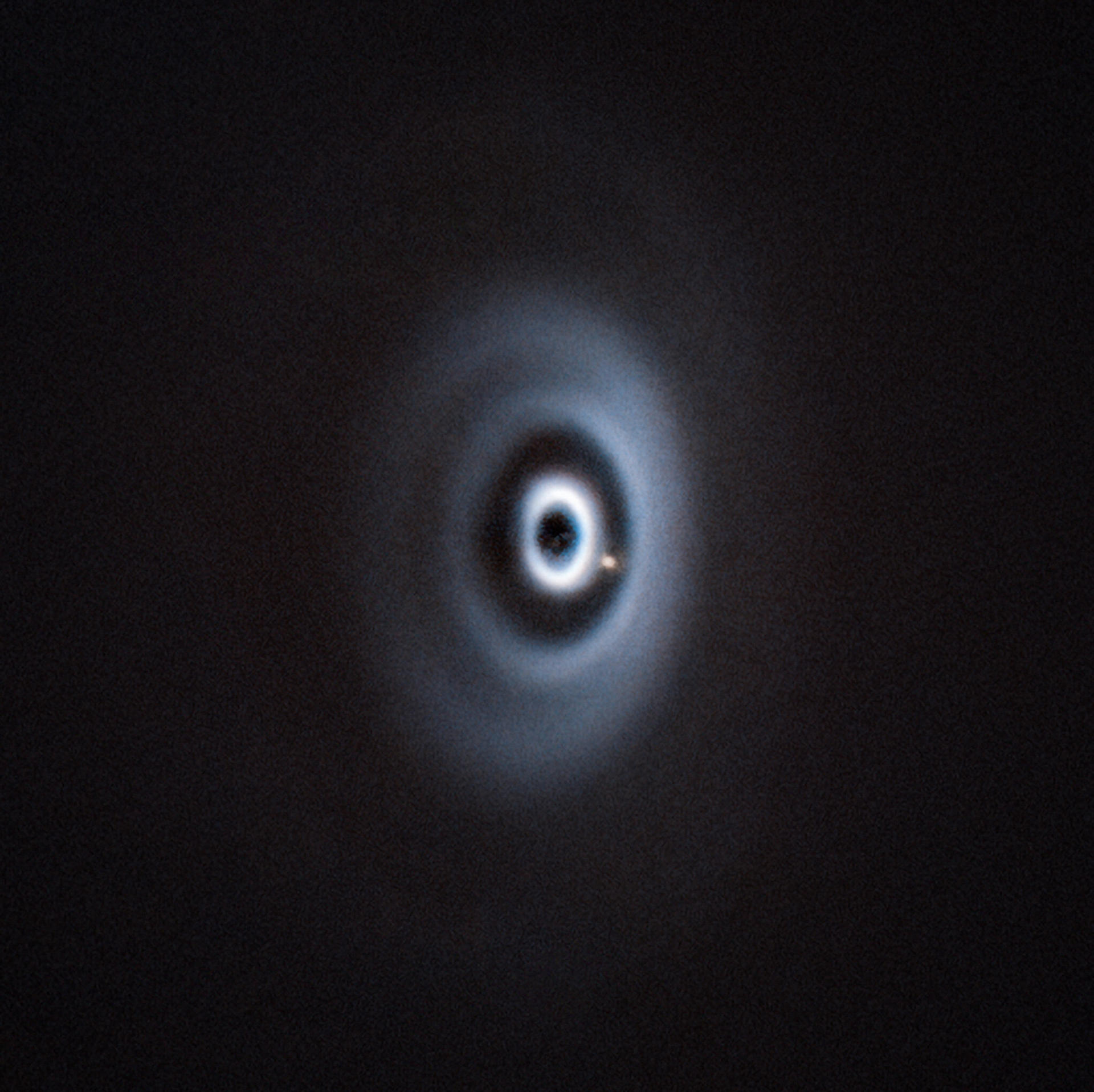Un planeta recién nacido que se abre camino a través de su polvorienta cuna mientras orbita alrededor de su estrella anfitriona. Esta imagen, tomada con el Very Large Telescope de la ESO, es la primera detección clara de un planeta bebé en un disco con múltiples anillos. EFE/ESO/R. van Capelleveen et al.