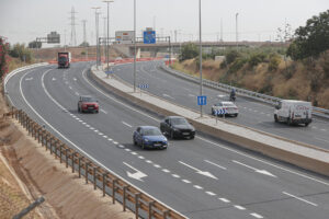 El president de la Generalitat, Carlos Mazón, asiste a la reapertura en su totalidad de la carretera CV-33, dañada durante las inundaciones que causó la dana del 29 de octubre entre Torrent, Picanya y la V-31. EFE/Manuel Bruque