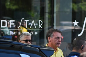 El expresidente de Brasil, Jair Bolsonaro, asiste al DF Star este sábado en Brasilia (Brasil). EFE/ Andre Borges
