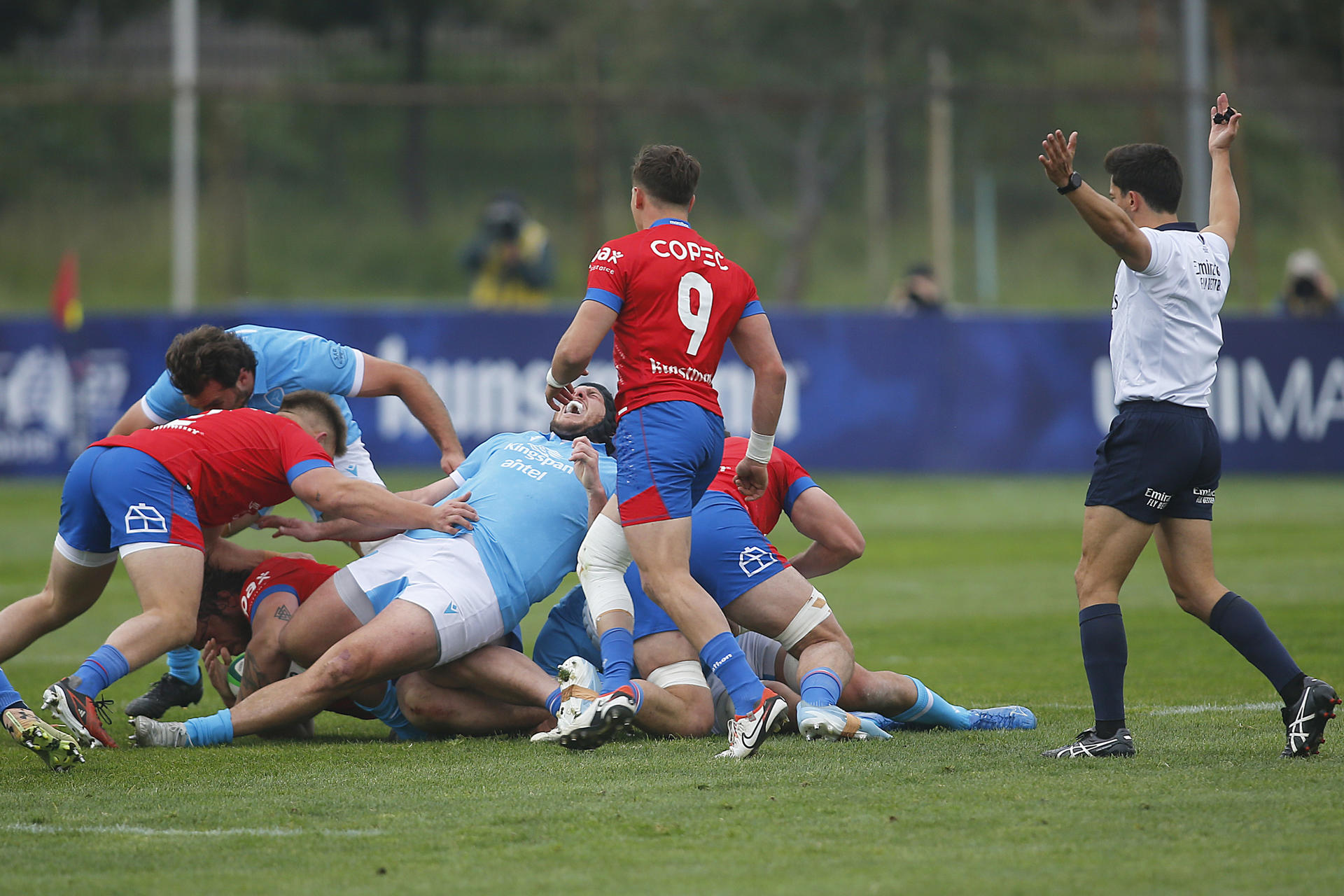 Los Teros uruguayos vencieron por 28-16 a los Cóndores chilenos en el estadio Municipal de La Pintana en Santiago. EFE/Esteban Garay