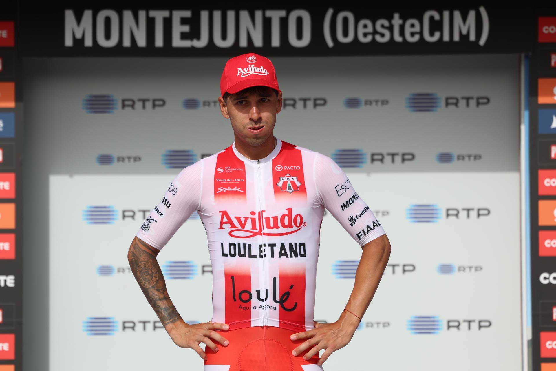 El argentino Germán Tivani celebra la victoria en la penúltima etapa de la Vuelta a Portugal. EFE/EPA/TIAGO PETINGA
