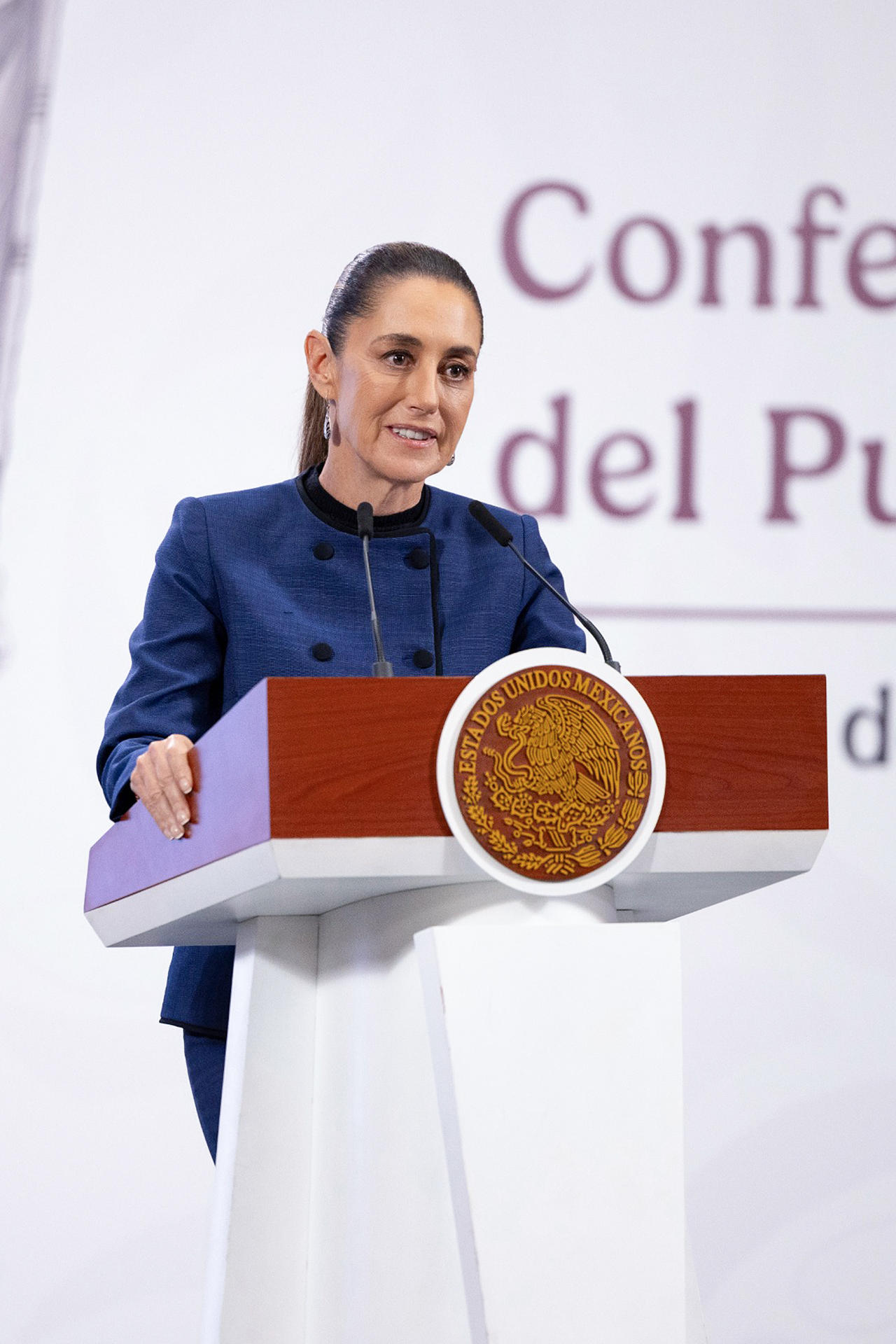 Fotografía cedida por la Presidencia de México de su mandataria, Claudia Sheinbaum, durante una rueda de prensa este miércoles, en el Palacio Nacional de Ciudad de México (México). EFE/ Presidencia de México /SOLO USO EDITORIAL/ NO VENTAS/ SOLO DISPONIBLE PARA ILUSTRAR LA NOTICIA QUE ACOMPAÑA (CRÉDITO OBLIGATORIO)