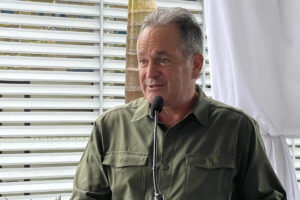 Fotografía de archivo del ministro de Ambiente de Panamá, Juan Carlos Navarro, durante un acto público, en Ciudad de Panamá (Panamá). EFE/Ana De León