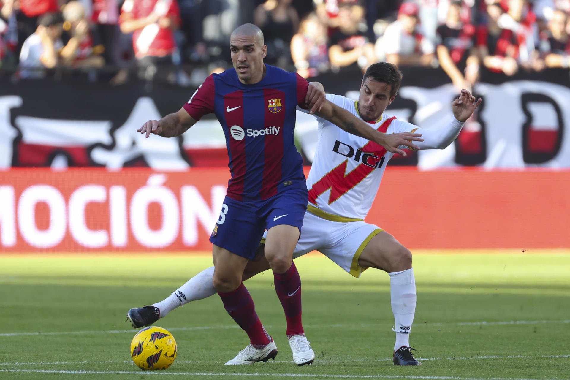 Oriol Romeu (i), durante su etapa en el FC Barcelona, en una foto de archivo. EFE/Kiko Huesca