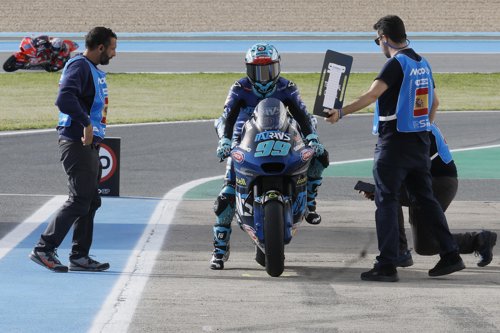 Fotografia de José Manuel Vidal en la que puede verse una foto de archivo del 25 de abril 2025 del piloto español de Moto 2 Adrián Huertas (Italtrans Racing Team) durante los primeros entrenamientos del Gran Premio de España de Motociclismo en el Circuito de Jerez-Ángel Nieto.