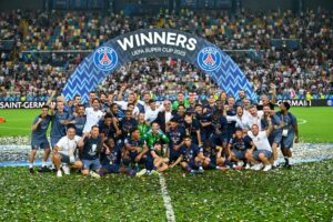 Los jugadores del PSG celebran la Supercopa de Europa. EFE/EPA/Alessio Marini
