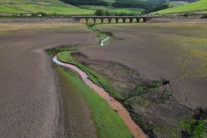 Imagen de los bajos niveles de agua en Derbyshire, Reino Unido. EFE/EPA/ADAM VAUGHAN