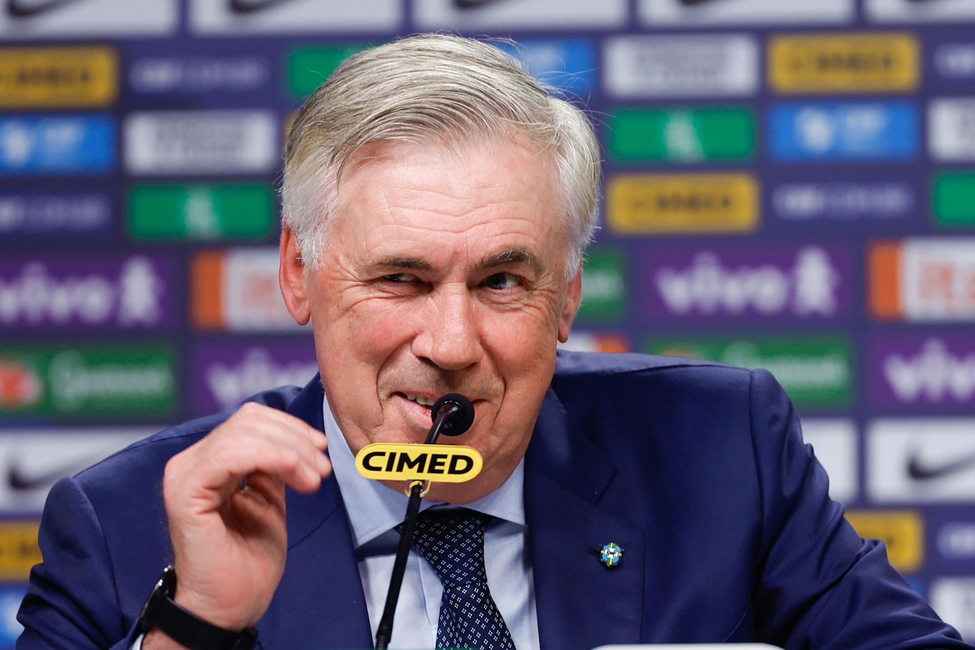 El seleccionador de Brasil, el italiano Carlo Ancelotti, habla durante una rueda de prensa este lunes en la sede de la Confederación Brasileña de Fútbol en Rio de Janeiro. EFE/ Antonio Lacerda