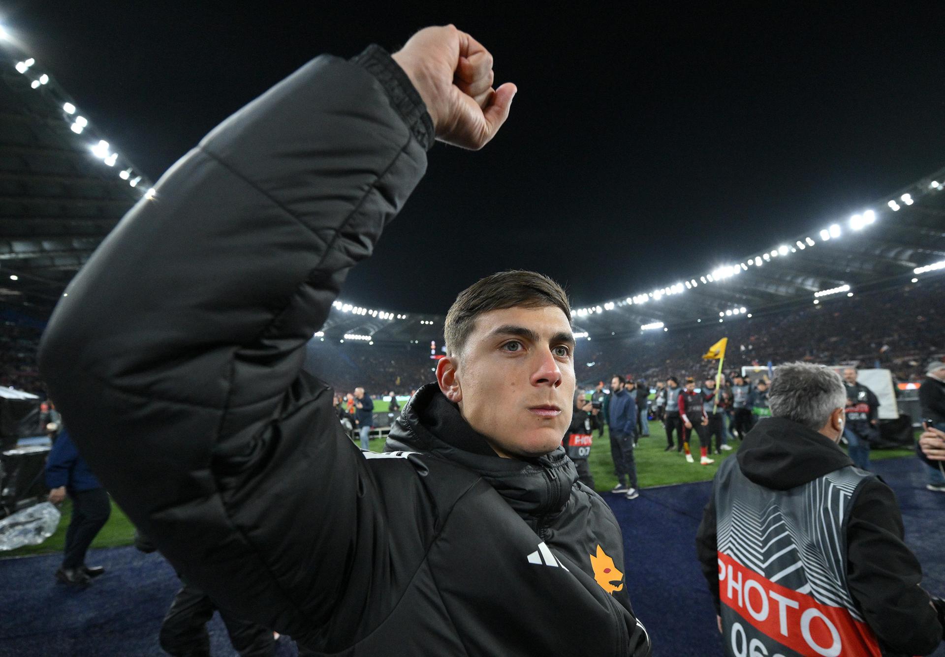 Fotografia de Ettore Ferrari en la que puede verse una foto de archivo del 18 de abril de 2024 de Paulo Dybala, del AS Roma, celebrando tras ganar los cuartos de final de la UEFA Europa League.

