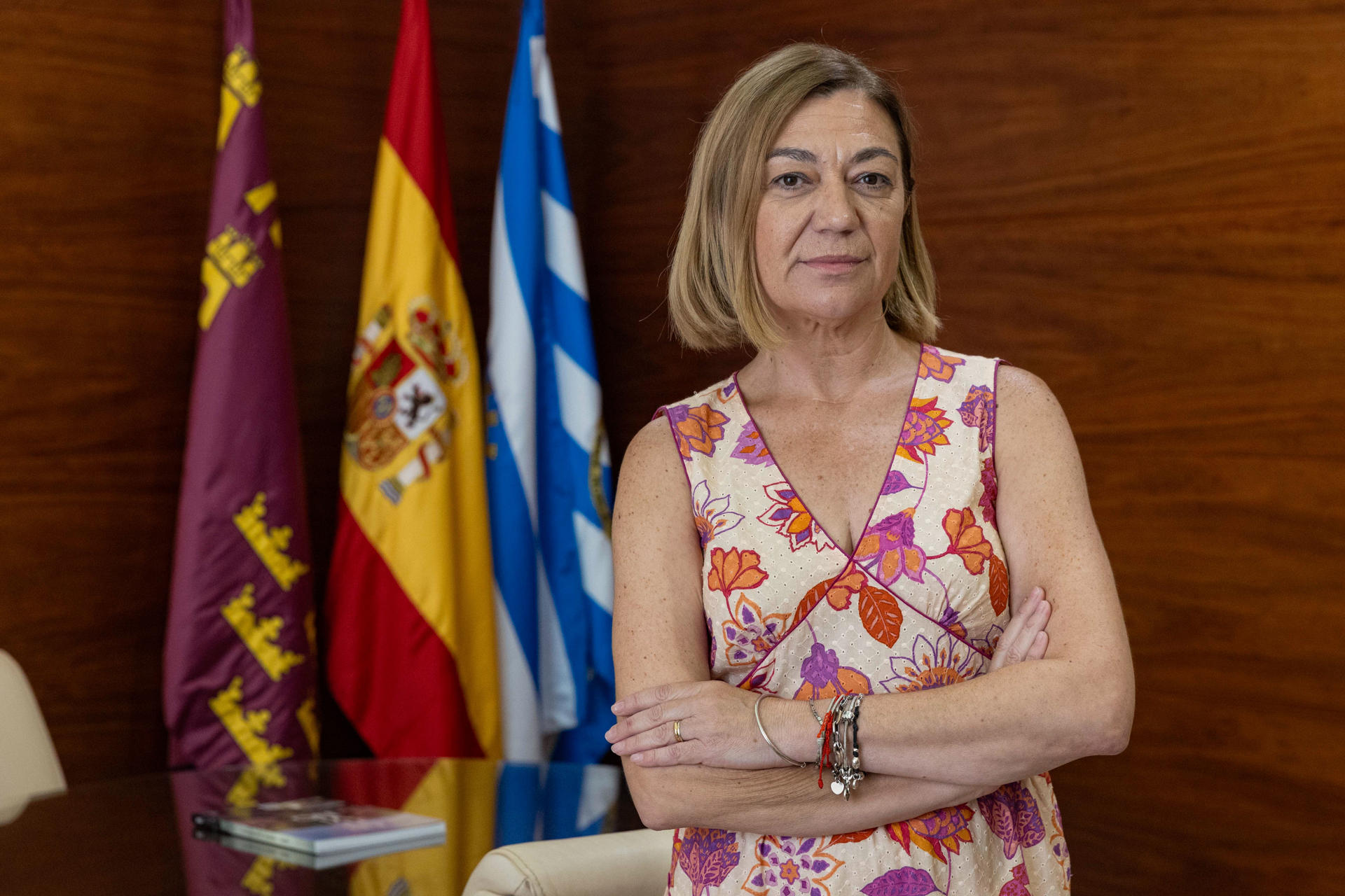 La alcaldesa de Jumilla, Seve González, atiende a la agencia Efe este jueves en su despacho del Ayuntamiento de Jumilla. EFE/Marcial Guillén
