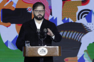 Fotografía de archivo del presidente de Chile, Gabriel Boric, durante un acto público, en Santiago de Chile. EFE/Elvis González