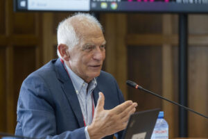 El ex alto representante de la Unión Europea para asuntos Exteriores, Josep Borrell, durante su participación en el curso"Quo Vadis Europa", este lunes en la Universidad Internacional Menéndez Pelayo de Santander. EFE/Pedro Puente Hoyos