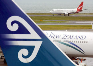 Fotografía de archivo, tomada el 9 de septiembre de 2003, que muestra un avión aterrizado en el aeropuerto de Auckland, en Nueva Zelanda.. EFE/epa FILES/DAVID WHITE/AUSTRALIA AND NEW ZEALAND OUT/[AUSTRALIA AND NEW ZEALAND OUT/]