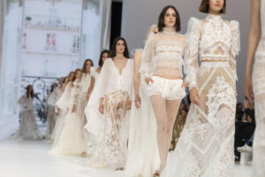 Propuesta de vestidos nupciales de la firma Yolancris para 2026. EFE/Marta Pérez.