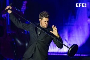 El cantante canadiense Michael Bublé durante el concierto que ha ofrecido este martes en el Festival de Cap Roig, en Palafrugell, Girona. EFE/Siu Wu