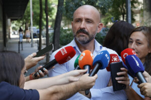 El vicesecretario de Educación e Igualdad, Jaime de los Santos, realiza declaraciones a los medios de comunicación sobre temas de actualidad, este jueves en Madrid.-EFE/ Zipi