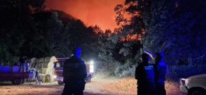 Trabajos de extinción y prevención llevados a cabo la ultima noche en el entorno de Moncabril por el incendio forestal de Porto (Zamora). EFEGuardia Civil de Zamora // SOLO USO EDITORIAL/SOLO DISPONIBLE PARA ILUSTRAR LA NOTICIA QUE ACOMPAÑA (CRÉDITO OBLIGATORIO)