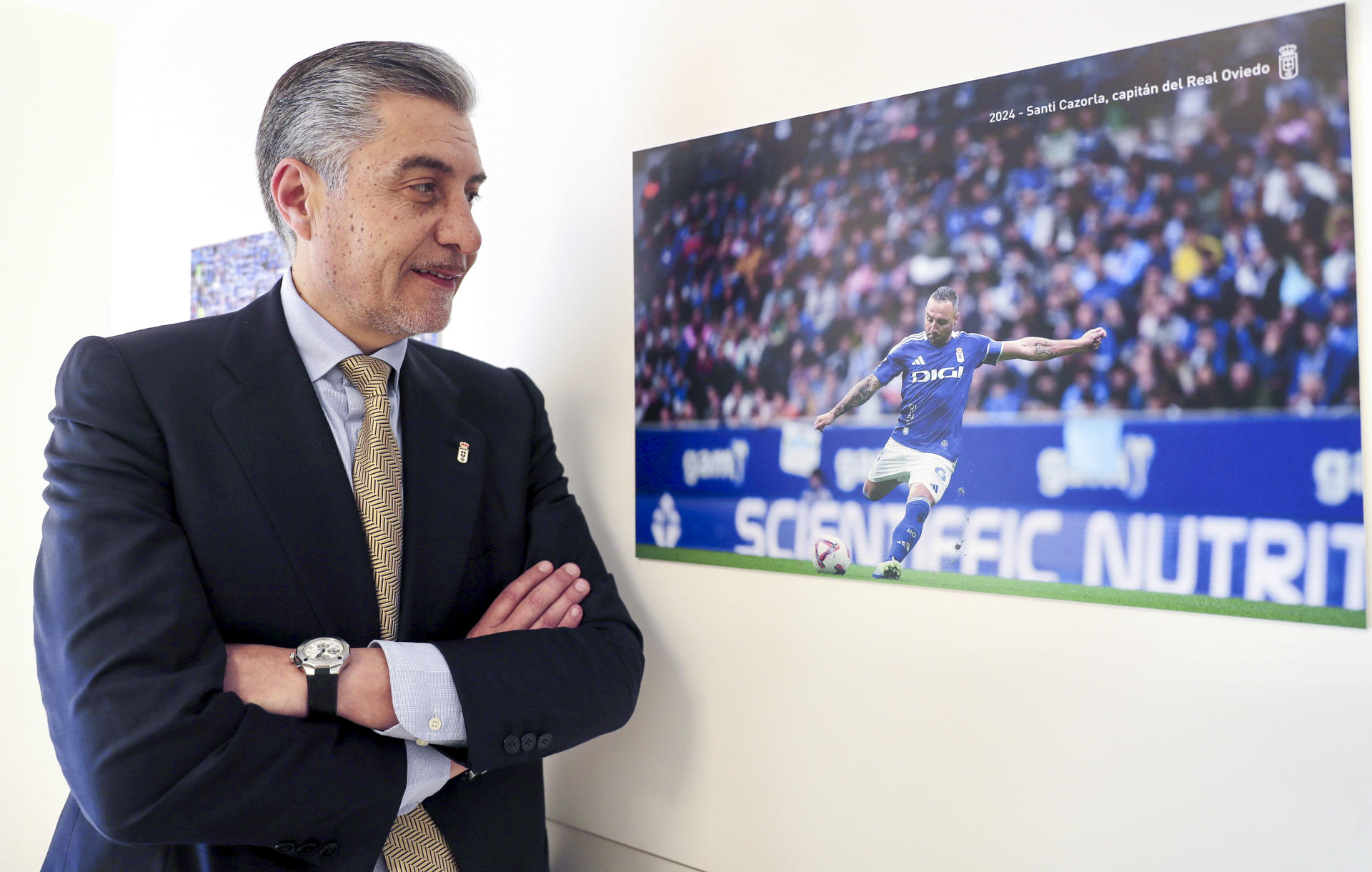 El mexicano Martín Peláez, presidente del Real Oviedo español, en un momento de la entrevista con la Agencia EFE. EFE/ J. L. Cereijido
