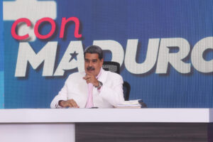 Fotografía de archivo del 4 de agosto cedida por Prensa del Palacio de Miraflores donde se observa al presidente de Venezuela, Nicolás Maduro, hablando en su programa semanal de televisión 'Con Maduro +', en Caracas (Venezuela). EFE/ Prensa del Palacio de Miraflores