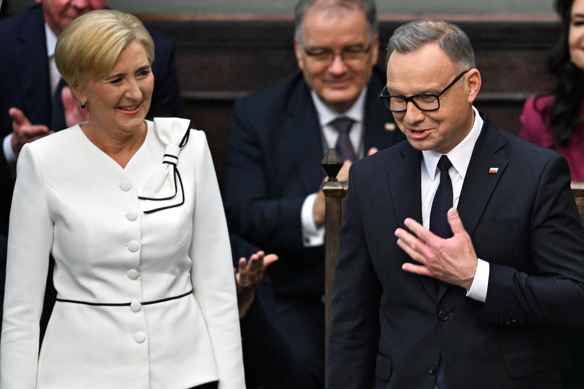 Varso El presidente saliente de Polonia, Andrzej Duda (D), y la primera dama Agata Kornhauser-Duda (I), asisten a la ceremonia de toma de posesión del nuevo presidente de Polonia en Varsovia, Polonia, el 6 de agosto de 2025. El nuevo presidente de Polonia, Karol Nawrocki, prestará juramento el 6 de agosto. (Polonia, Varsovia) 
EFE/EPA/RADEK PIETRUSZKA POLAND OUT
