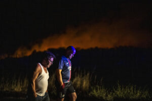 Imagen del incendio de Vilardevós, en Galicia. EFE/Brais Lorenzo