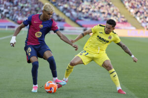 Foto de archivo de Lamine Yamal (i) y Yeremi Pino durante el encuentro de la jornada 37 de LaLiga entre Barcelona y Villarreal. EFE/Toni Albir