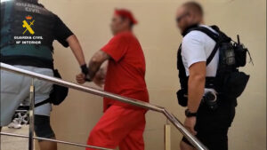 La Guardia Civil ha detenido a siete hombres por presuntamente propinar una "brutal" paliza a un joven de 18 años en la pedanía de La Murada, en Orihuela (Alicante), en octubre pasado, causándoles lesiones por las que permanece desde entonces hospitalizado "en estado muy grave y asistido mecánicamente para mantenerse con vida", ha informado este martes el instituto armado. EFE/ Guardia Civil // SOLO USO EDITORIAL/SOLO DISPONIBLE PARA ILUSTRAR LA NOTICIA QUE ACOMPAÑA (CRÉDITO OBLIGATORIO)