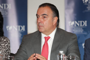 El exregistrador Nacional del Estado Civil de Colombia, Juan Carlos Galindo, habla en una rueda de prensa este viernes, en Tegucigalpa (Honduras). EFE/ Gustavo Amador