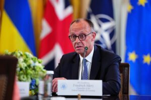 El canciller alemán, Friedrich Merz, participa en una reunión multilateral con líderes europeos en la Sala Este de la Casa Blanca en Washington, D.C., EE. UU., el 18 de agosto de 2025. EFE/EPA/Aaron Schwartz/ POOL